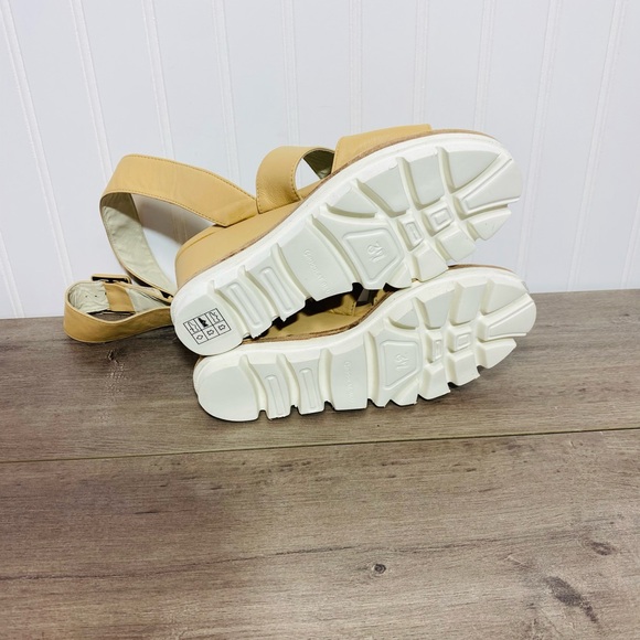 Chocolat Blu Track Sole Ankle Strap Wedge Sandal 37 us size 6-6.5 - Picture 9 of 9